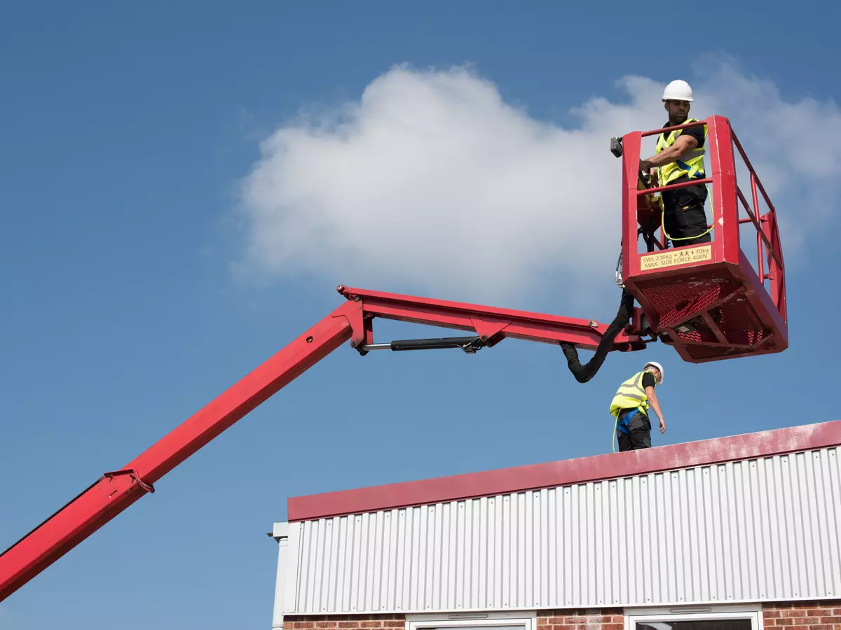 Gutter cleaning a commercial building